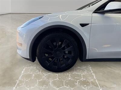 2020 Tesla Model Y Long Range - Photo 14 - Lennox, CA 90304