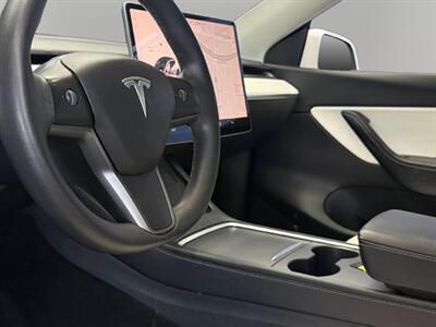 2022 Tesla Model Y Long Range   - Photo 14 - Lennox, CA 90304