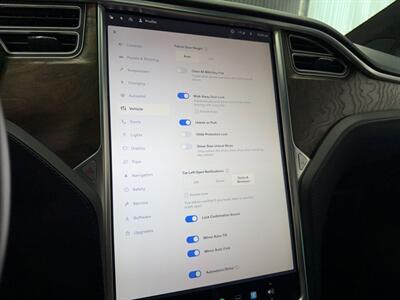 2017 Tesla Model X 100D   - Photo 19 - Lennox, CA 90304