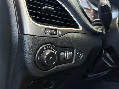2019 Jeep Cherokee Limited   - Photo 17 - Lennox, CA 90304