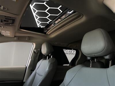 2021 Toyota Sienna XLE 7 Passenger   - Photo 20 - Lennox, CA 90304