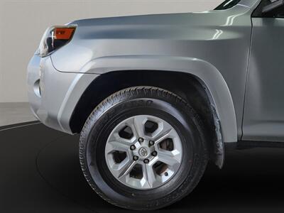 2014 Toyota 4Runner SR5   - Photo 9 - Lennox, CA 90304