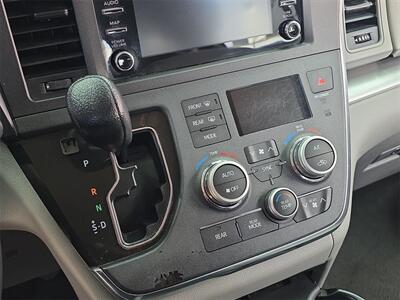 2019 Toyota Sienna L 7 Passenger   - Photo 20 - Lennox, CA 90304