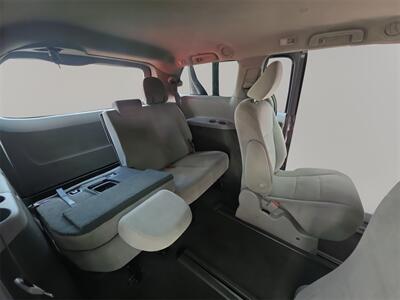 2019 Toyota Sienna L 7 Passenger   - Photo 11 - Lennox, CA 90304