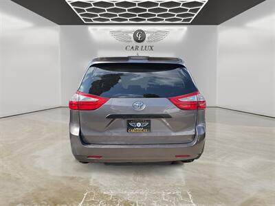 2019 Toyota Sienna L 7 Passenger   - Photo 6 - Lennox, CA 90304