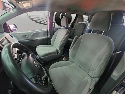 2019 Toyota Sienna L 7 Passenger   - Photo 10 - Lennox, CA 90304
