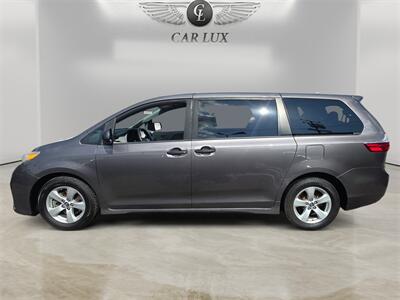 2019 Toyota Sienna L 7 Passenger   - Photo 2 - Lennox, CA 90304