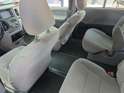 2019 Toyota Sienna L 7 Passenger   - Photo 16 - Lennox, CA 90304