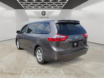 2019 Toyota Sienna L 7 Passenger   - Photo 5 - Lennox, CA 90304