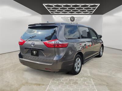 2019 Toyota Sienna L 7 Passenger - Photo 5 - Lennox, CA 90304