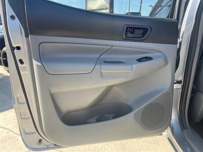 2014 Toyota Tacoma V6   - Photo 11 - Lennox, CA 90304