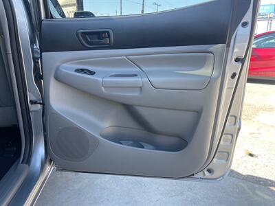 2014 Toyota Tacoma V6   - Photo 12 - Lennox, CA 90304