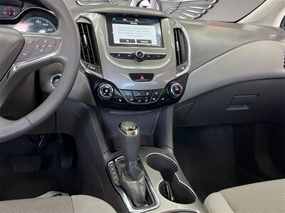 2018 Chevrolet Cruze LT - Photo 14 - Lennox, CA 90304