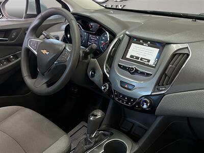 2018 Chevrolet Cruze LT   - Photo 18 - Lennox, CA 90304