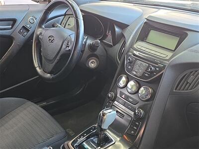 2013 Hyundai Genesis Coupe 2.0T - Photo 16 - Lennox, CA 90304