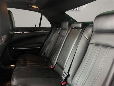 2018 Chrysler 300 Series S   - Photo 11 - Lennox, CA 90304