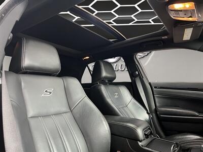 2018 Chrysler 300 Series S   - Photo 15 - Lennox, CA 90304