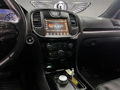 2018 Chrysler 300 Series S   - Photo 13 - Lennox, CA 90304