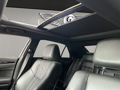 2018 Chrysler 300 Series S   - Photo 19 - Lennox, CA 90304