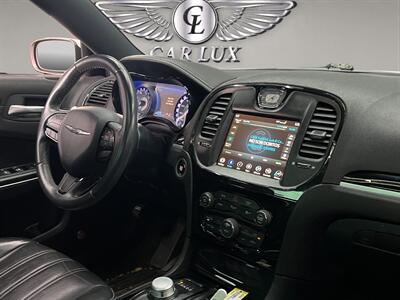 2018 Chrysler 300 Series S   - Photo 17 - Lennox, CA 90304
