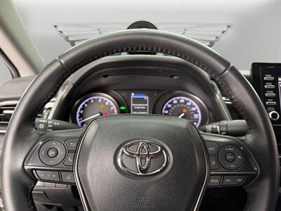 2021 Toyota Camry SE   - Photo 18 - Lennox, CA 90304