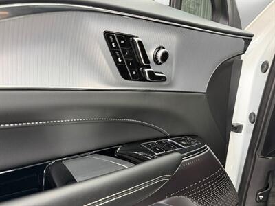 2024 Cadillac LYRIQ Tech   - Photo 16 - Lennox, CA 90304