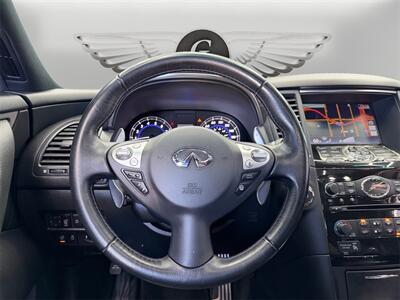 2017 INFINITI QX70   - Photo 12 - Lennox, CA 90304