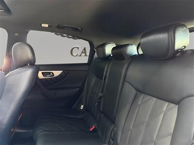 2017 INFINITI QX70   - Photo 13 - Lennox, CA 90304
