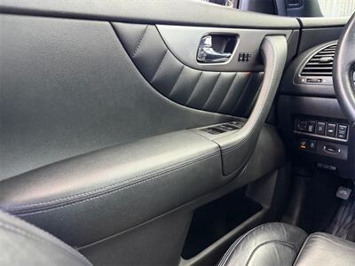 2017 INFINITI QX70   - Photo 20 - Lennox, CA 90304