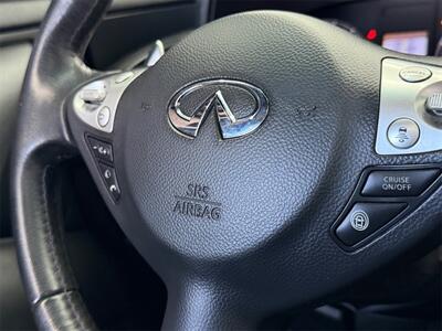 2017 INFINITI QX70   - Photo 17 - Lennox, CA 90304