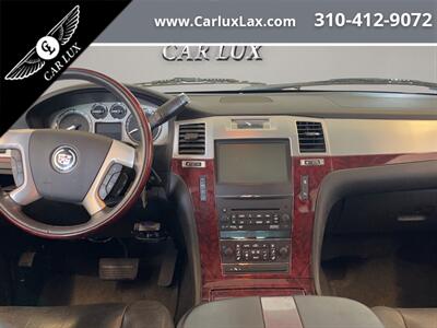 2011 Cadillac Escalade   - Photo 12 - Lennox, CA 90304