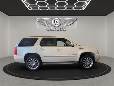 2011 Cadillac Escalade   - Photo 8 - Lennox, CA 90304