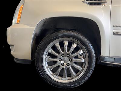 2011 Cadillac Escalade   - Photo 17 - Lennox, CA 90304