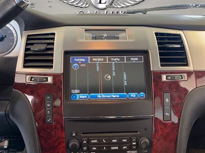 2011 Cadillac Escalade   - Photo 13 - Lennox, CA 90304