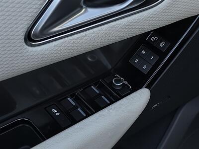 2019 Land Rover Range Rover Velar P250 S S   - Photo 32 - Lennox, CA 90304