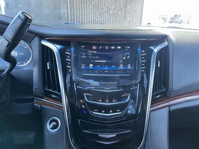 2017 Cadillac Escalade ESV Luxury   - Photo 15 - Lennox, CA 90304