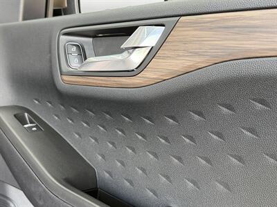 2020 Ford Escape Titanium   - Photo 22 - Lennox, CA 90304