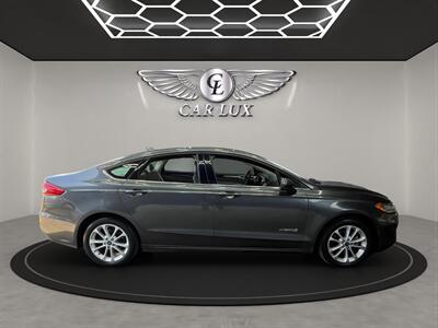 2019 Ford Fusion Hybrid SE   - Photo 8 - Lennox, CA 90304