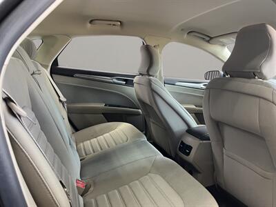 2019 Ford Fusion Hybrid SE   - Photo 16 - Lennox, CA 90304