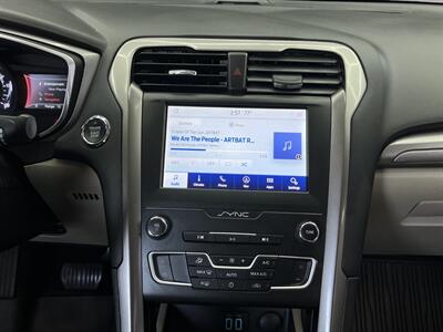 2019 Ford Fusion Hybrid SE   - Photo 14 - Lennox, CA 90304