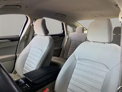 2019 Ford Fusion Hybrid SE   - Photo 9 - Lennox, CA 90304