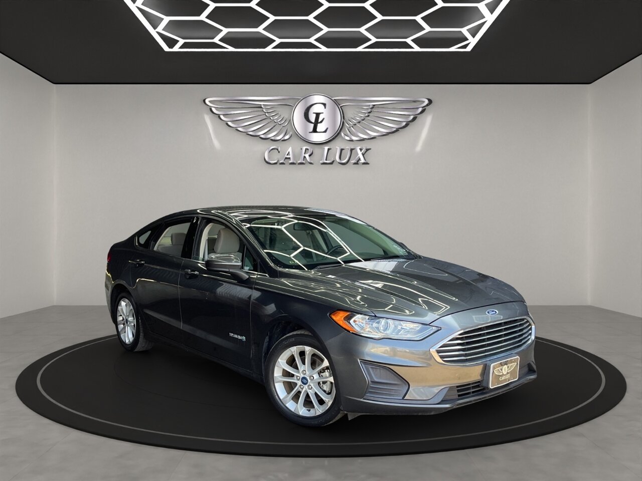 2019 Ford Fusion Hybrid SE - Photo 1 - Lennox, CA 90304