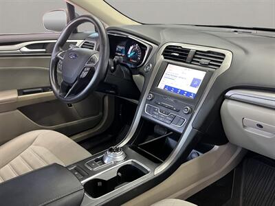 2019 Ford Fusion Hybrid SE   - Photo 17 - Lennox, CA 90304