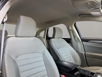 2019 Ford Fusion Hybrid SE   - Photo 15 - Lennox, CA 90304