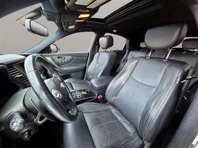2015 INFINITI QX70   - Photo 18 - Lennox, CA 90304