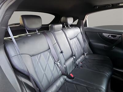 2015 INFINITI QX70   - Photo 17 - Lennox, CA 90304