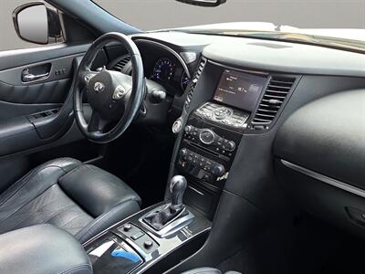 2015 INFINITI QX70   - Photo 15 - Lennox, CA 90304