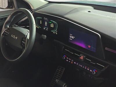 2023 Kia Niro SX Touring - Photo 15 - Lennox, CA 90304