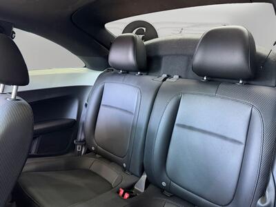 2019 Volkswagen Beetle-Classic 2.0T SE - Photo 13 - Lennox, CA 90304