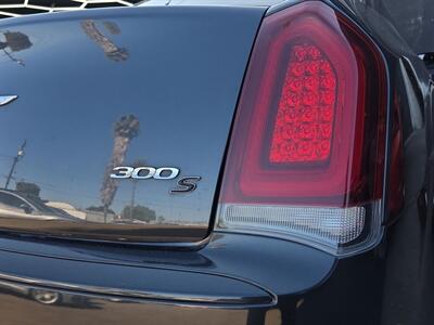 2018 Chrysler 300 Series S   - Photo 19 - Lennox, CA 90304